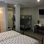 Hostel Golden Tram 242 & *