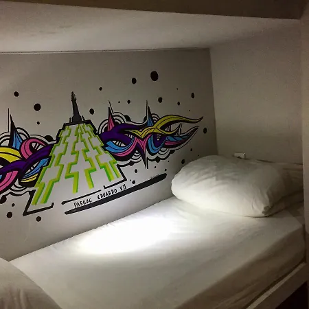 Albergue Golden Tram 242 & *