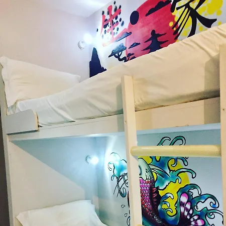 Golden Tram 242 & 호스텔