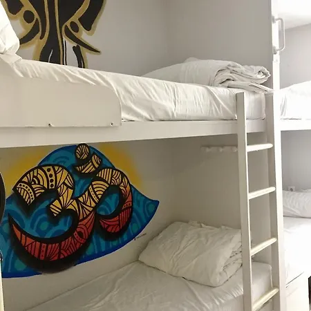 Golden Tram 242 & Vandrarhem Lisboa