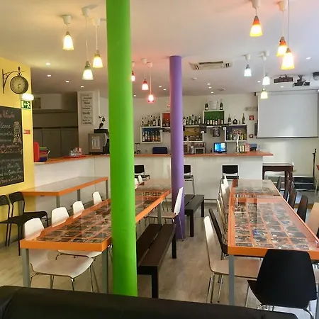 Golden Tram 242 & ホステル