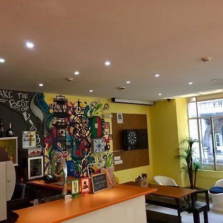 Golden Tram 242 & ホステル