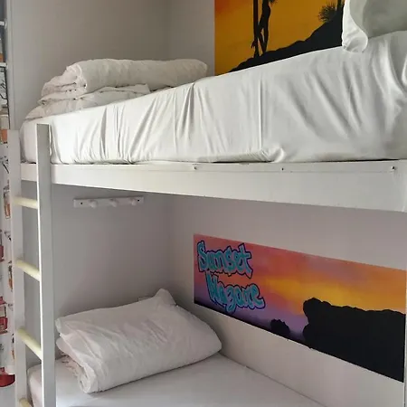 Golden Tram 242 & ホステル *