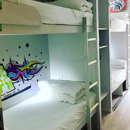 ホステル Golden Tram 242 &