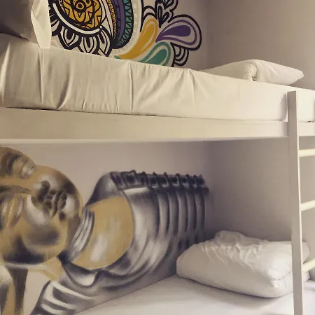 ホステル Golden Tram 242 &