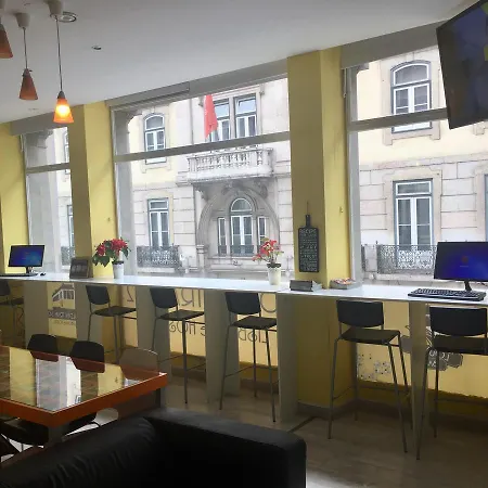 Golden Tram 242 & ホステル