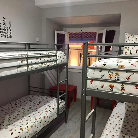 ホステル Golden Tram 242 & *