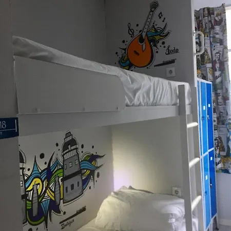 Golden Tram 242 & ホステル