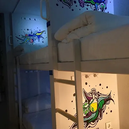 ホステル Golden Tram 242 & リスボン