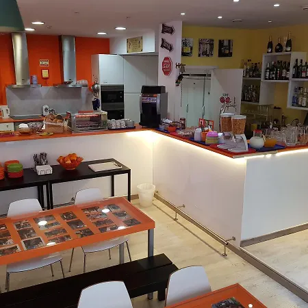 Golden Tram 242 & ホステル